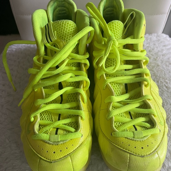 Sold on Mercari.Nike Air Foamposite volt in really good condition. - Picture 2 of 10
